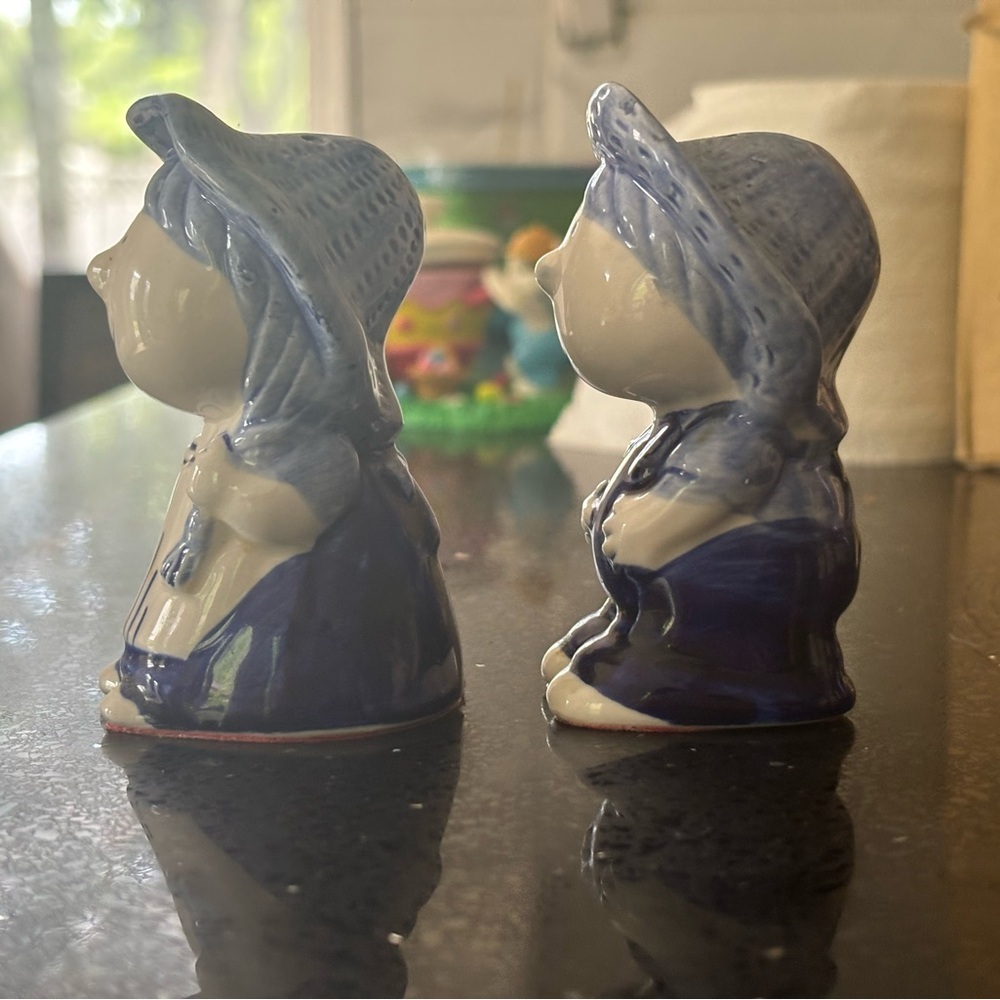 MCM Delft Salt and Pepper Shakers. Blue & White Dutch Couple. - Picture 3 of 7